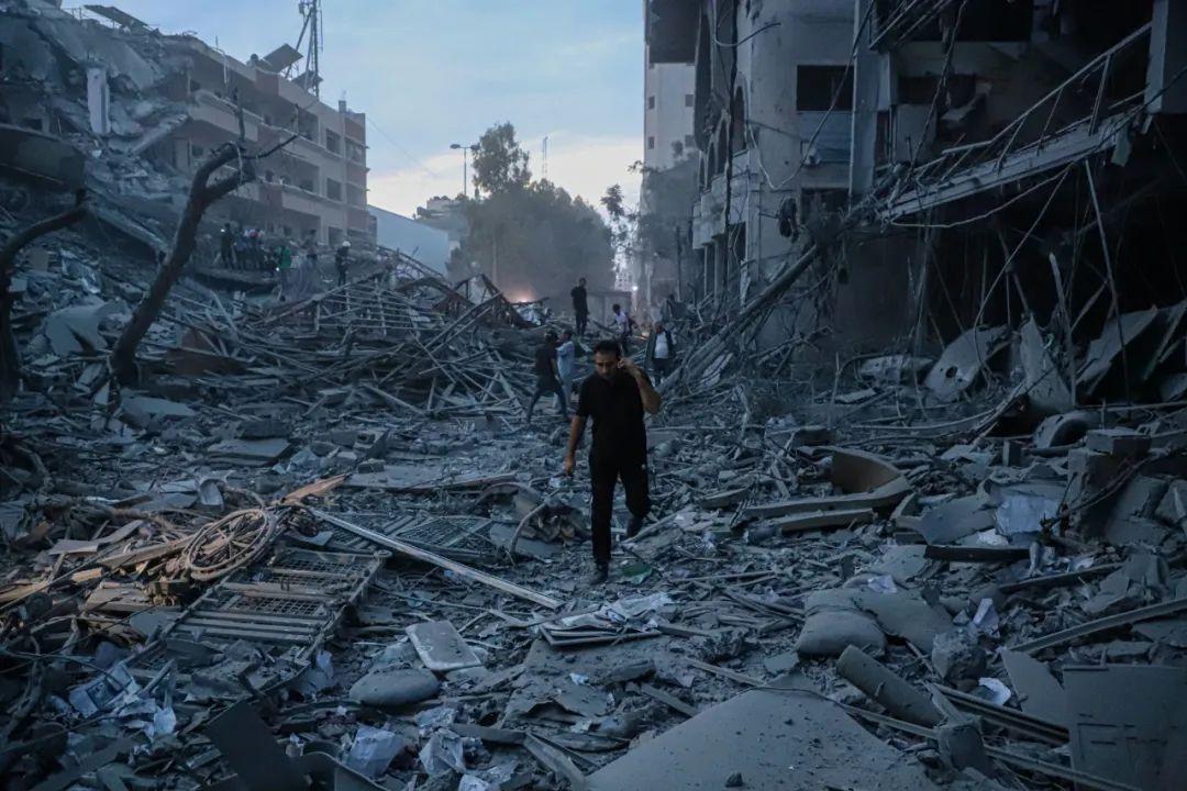 图：以色列对加沙地带目标物连续第三天的空袭 加沙沦为人间地狱 来源：RT