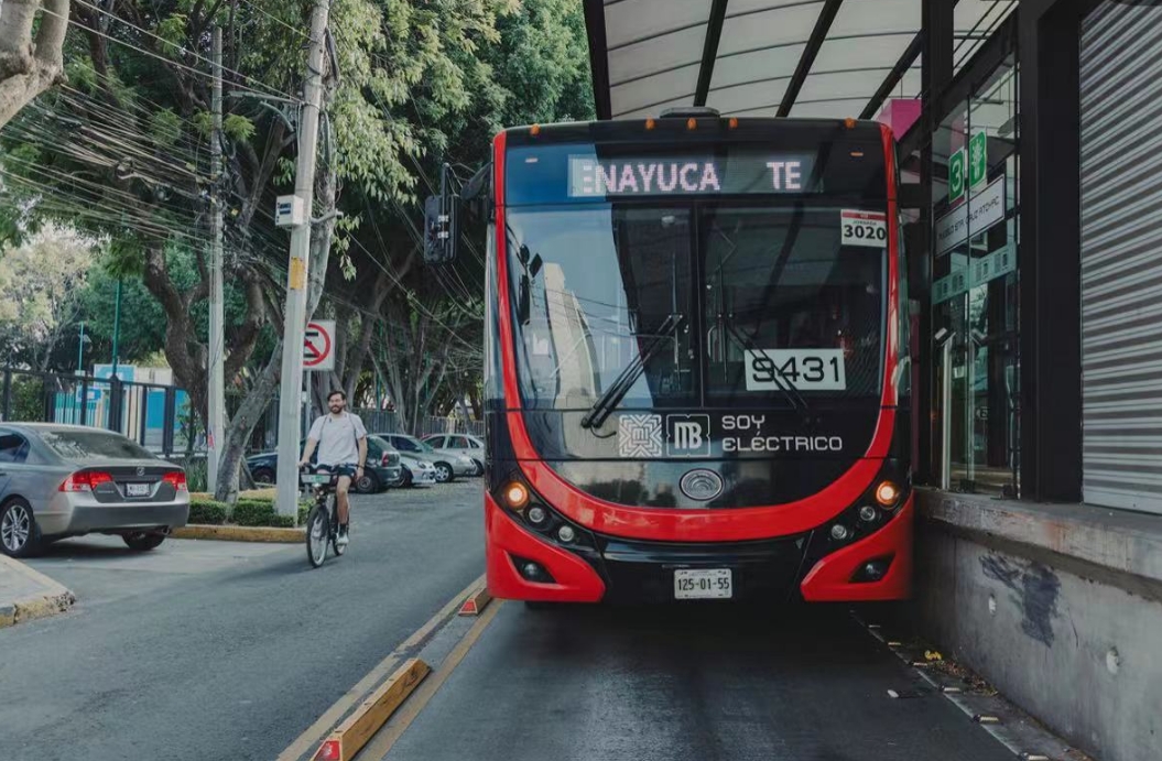 图：由比亚迪提供的城市公交车在墨西哥运营 来源：Bloomberg
